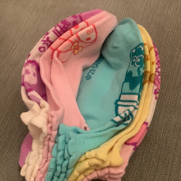 Pack of five Hello Kitty and friends no show socks - Picture 4 of 5